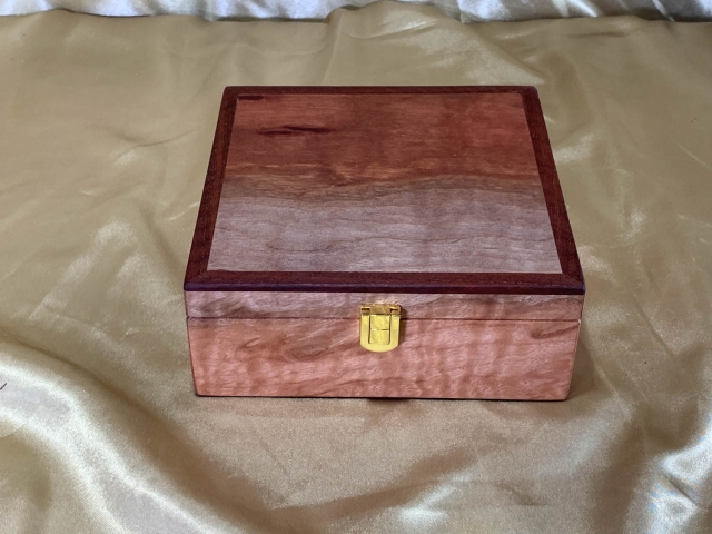 PMSTB 2601084-L7450 - Premium Medium Small Hand Crafted Treasure / Trinket Box - Australian Jarrah