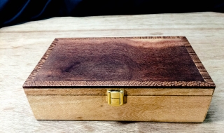 Premium Keepsake Box (Medium) - Silky Oak Box with Woody Pear Lid (PKBM19005-L5561)) SOLD